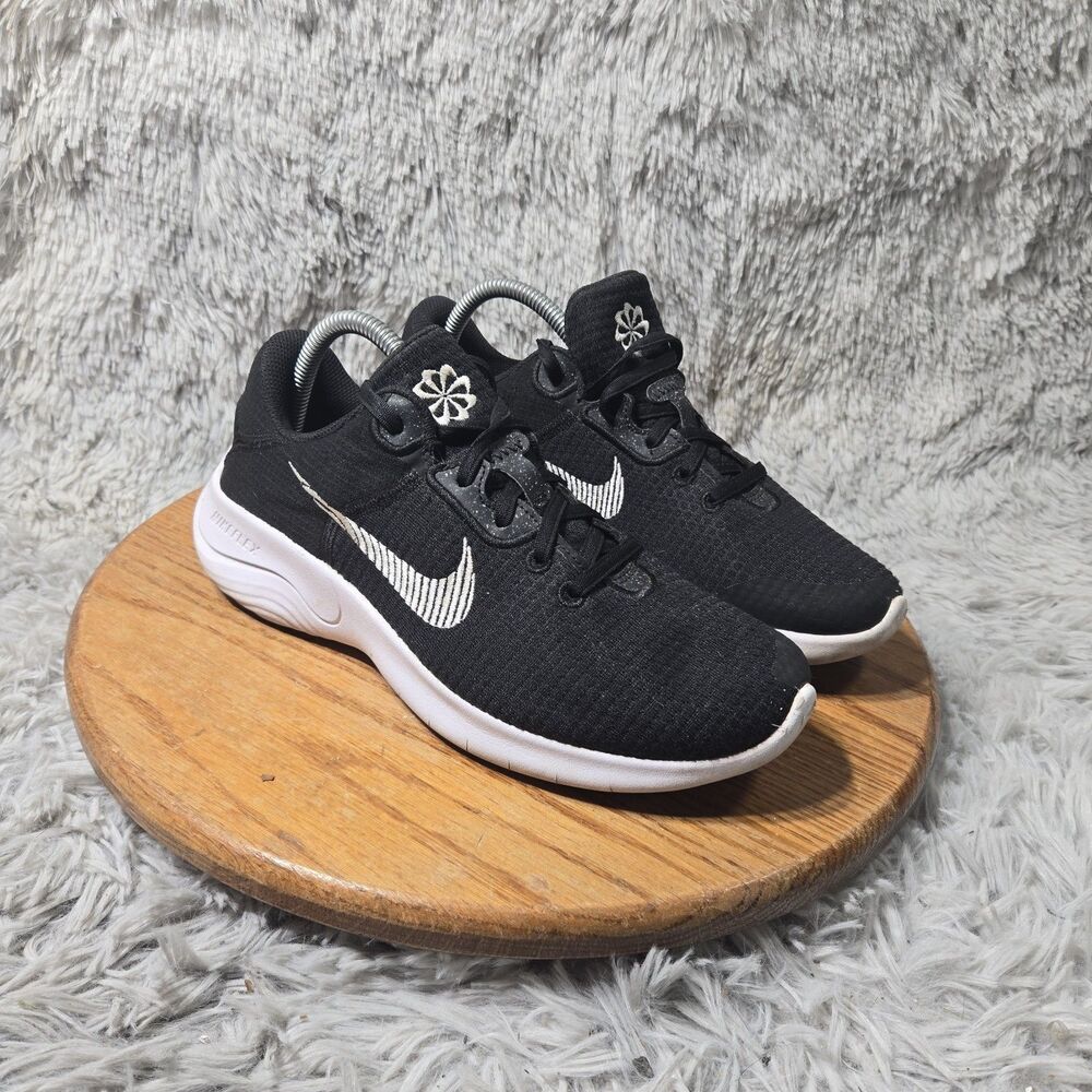 Nike Flex Experience Run 11 Womens Black White Lace Up Running Sneaker Size 9